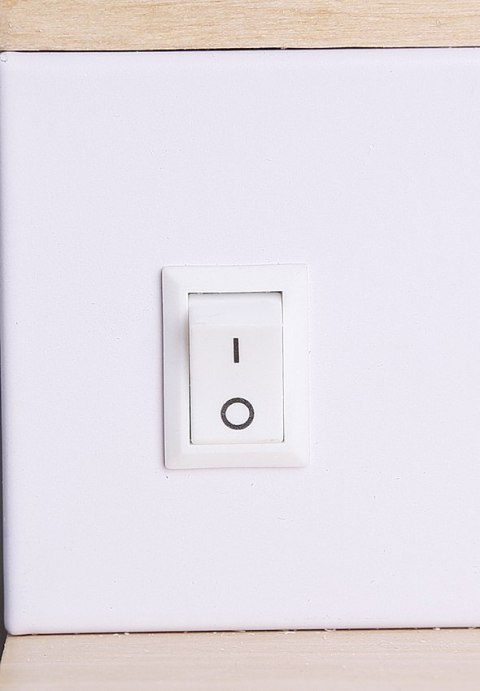 A lampa kinkiet drewniany+bały z półką led 4000k