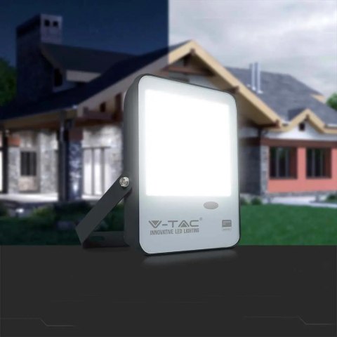 Projektor LED V-TAC 30W Czujnik Światła SAMSUNG CHIP 100Lm/W Czarny VT-37 3000K 3000lm 5 Lat Gwarancji