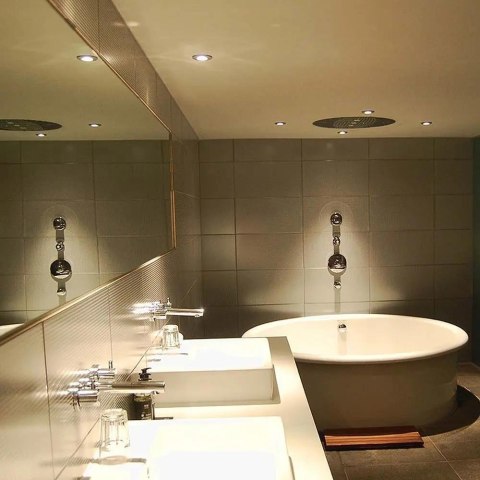 7.5W GU10 PLASTIC SPOTLIGHT WITH CREE CHIP 4000K 38'D