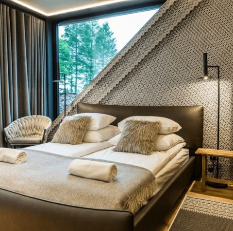 HAT lampa podłogowa czarna LP-1661/1F BK